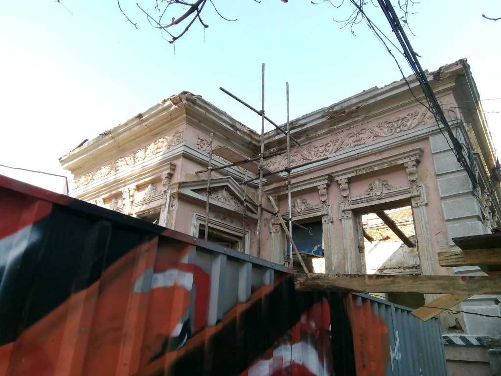 Възстановяват стара сграда-паметник на културата в Плевен