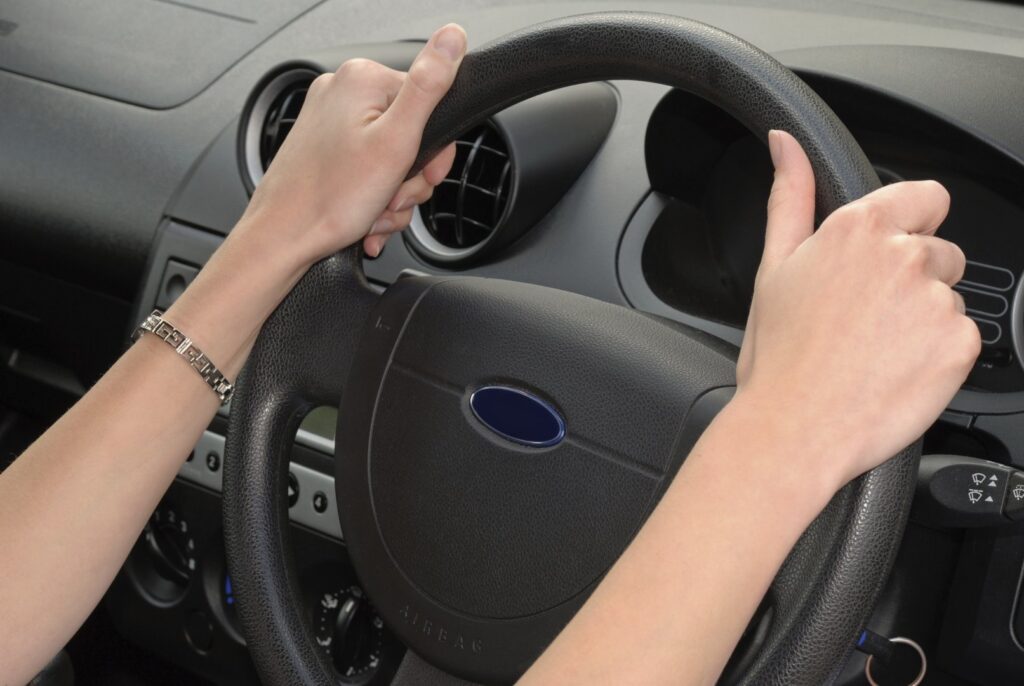 Дами се състезават с автомобили в Ловеч 1 steering 2