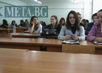 Студентите масово не искат стаж в общините и министерствата