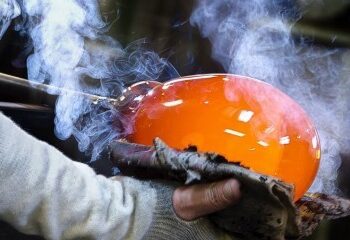 Над 120 майстори на стъклото покоряват четири български града
