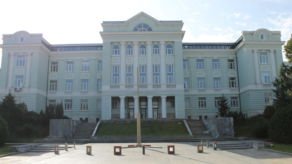 Правят фонтан пред Съдебната палата в Шумен 1 sud