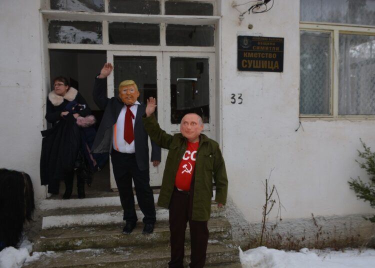 Путин и Тръмп се "срещнаха" на Сурва в Сушица 1 sushica2