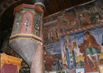 Ремонтират път до храм заради наплив на миряни