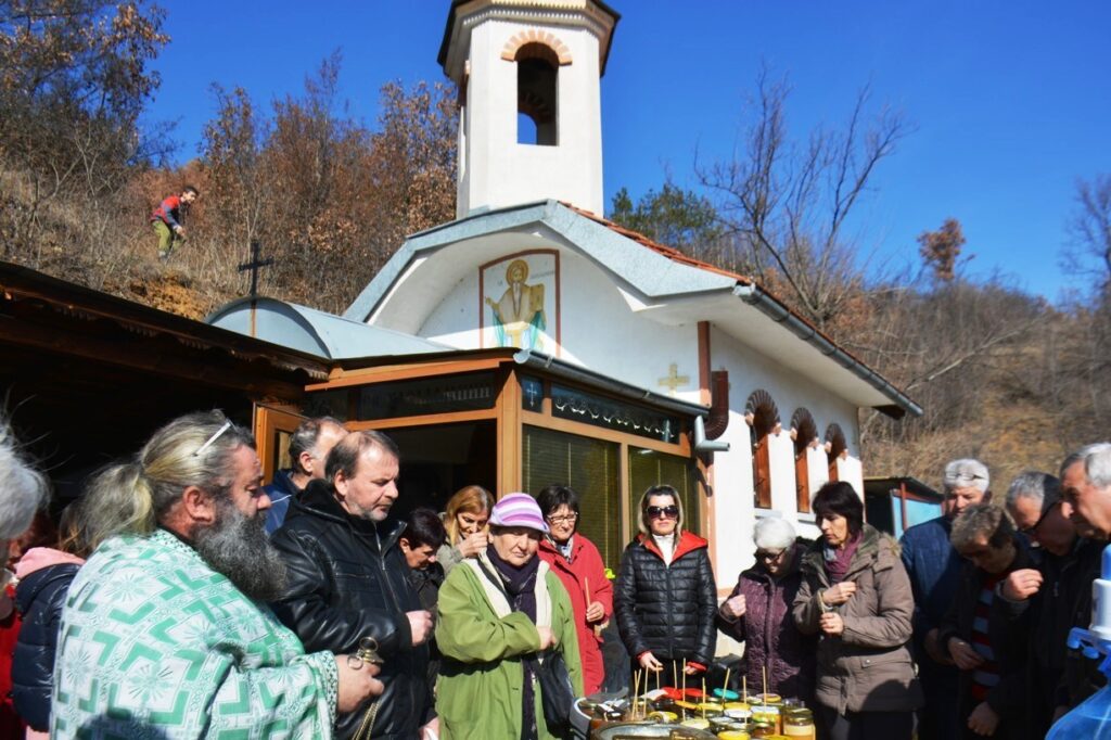 Пчелари и медари се събраха край храм "Св. Харалампий" 3 sv haralampi simitli 1