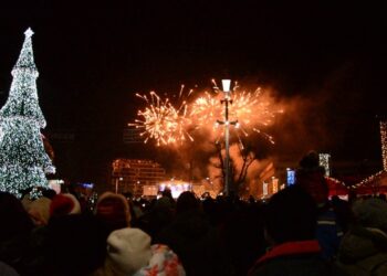 Бургас грейна в коледни светлини
