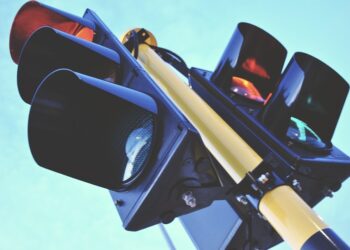 Ремонтират светофара на Дамарски мост в Сливен