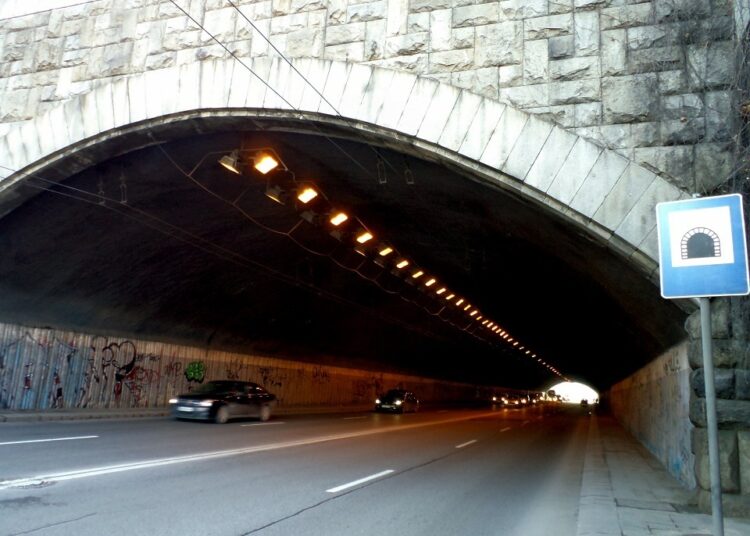 Ремонтират с над 3.2 млн. лв. Кривия тунел в Кресненското дефиле 1 tunel 1