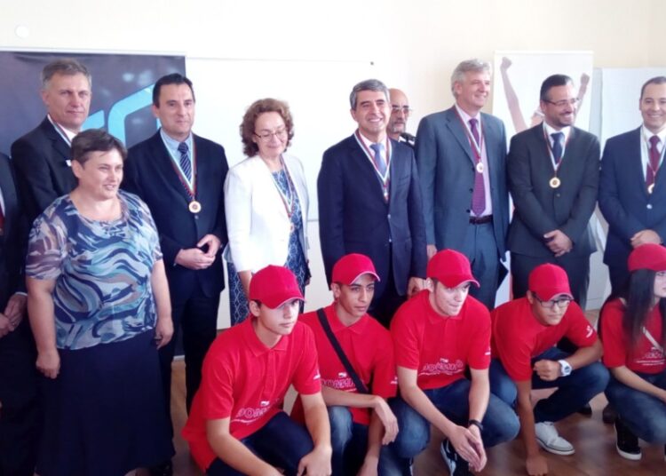 До 5 години оставаме без електротехници 1 u4enici5