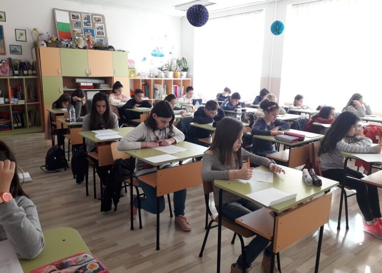 Никулден неучебен за бургаските деца 1 uchenici 1
