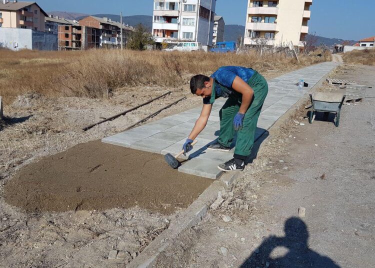Ремонтират ул. "Кокиче" в Дупница 1 ujen
