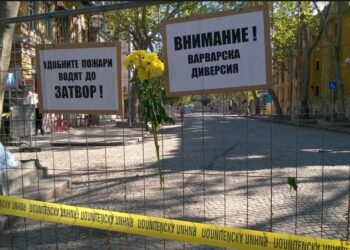 Улица в Пловдив остава затворена заради изгорелите складове
