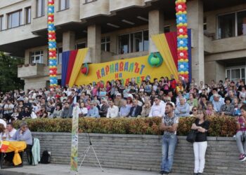 Над 3000 изпълнители участваха в пъстро карнавално дефиле в Шумен (СНИМКИ)