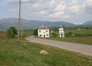 Кметове собственоръчно строят сцена за рок фестивал