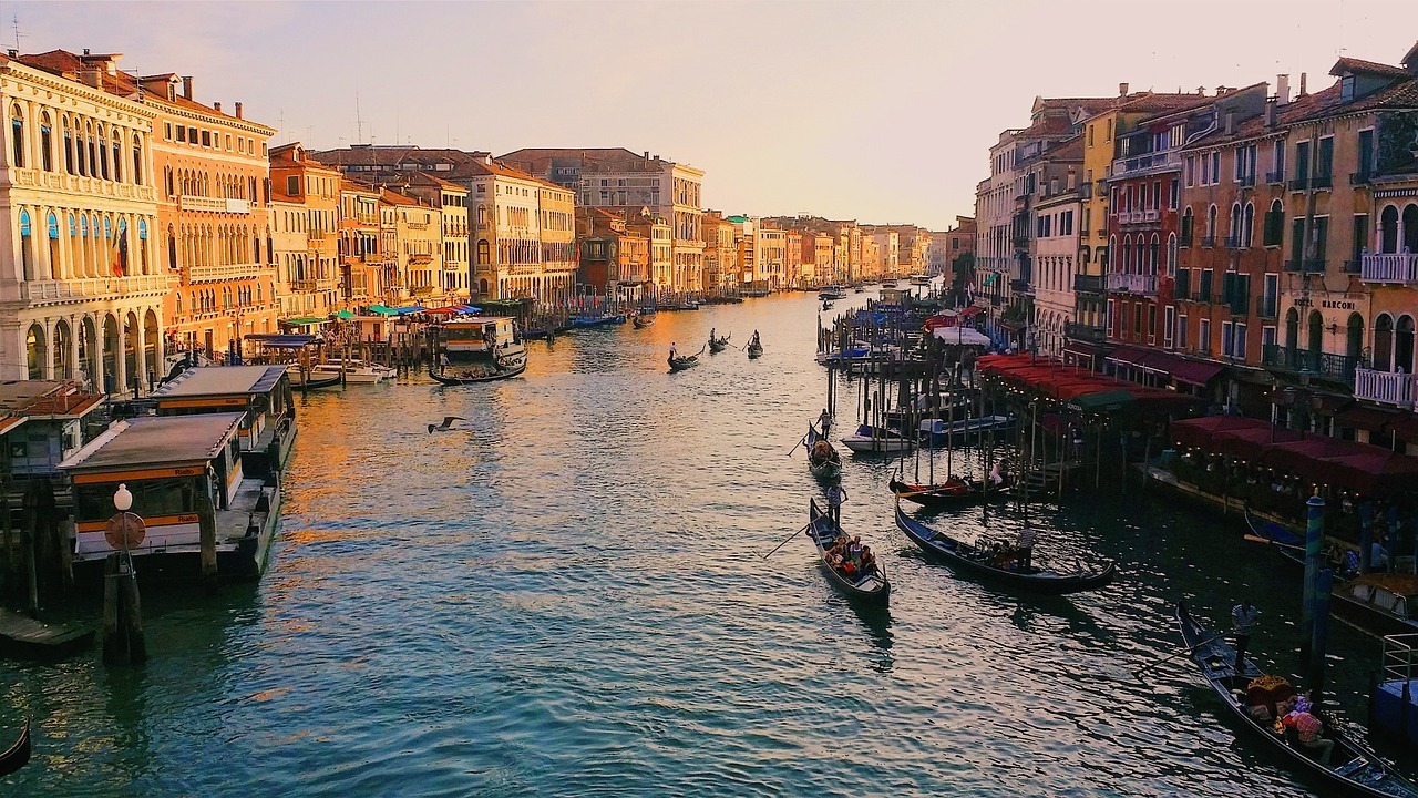 Venice will charge tourists up to 10 euro for short-stays