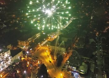 Хиляди се веселиха за ЧНГ във Велико Търново