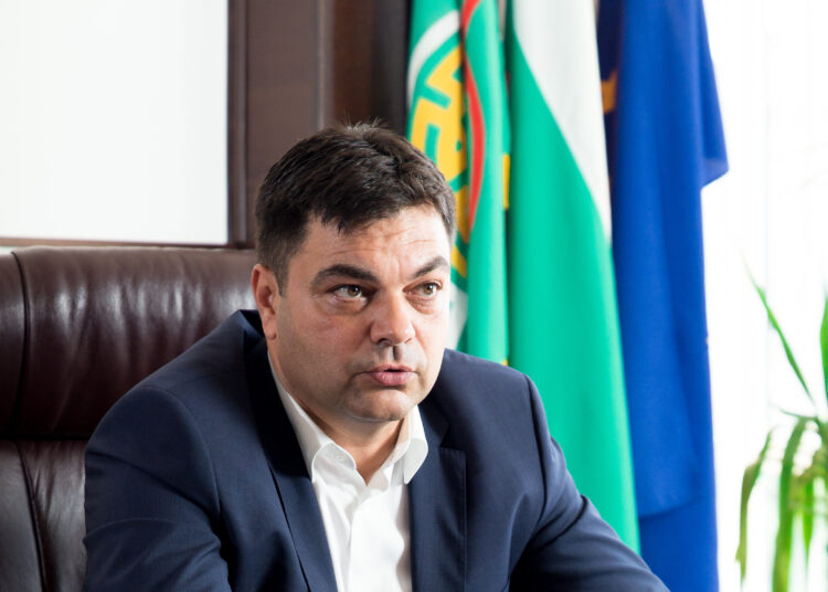 Кметът Димов с приз от Синдиката на българските учители 1 www.pandevonium.com 2574 4
