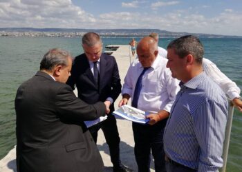 Премиерът Борисов инспектира уличните ремонти във Варна