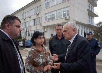 МВР шефът при протестиращи в Брусарци заради пожарна