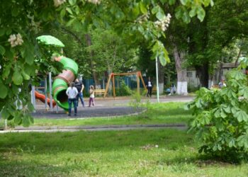 Нови алеи и барбекю в парка на Симитли