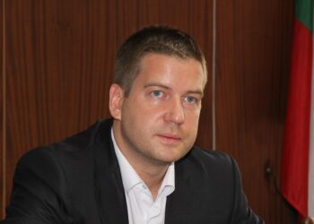Кметът Живко Тодоров с приз „Добродетел” от сираци