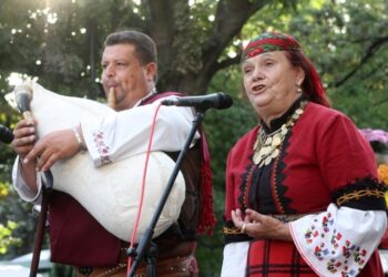 Валя Балканска изпраща зрелостници във Враца