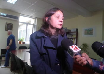 С дъжд от яйца изпратиха зам.-министър във Враца