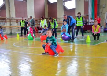 Деца и родители мериха сили в турнир „Мама, татко и аз“