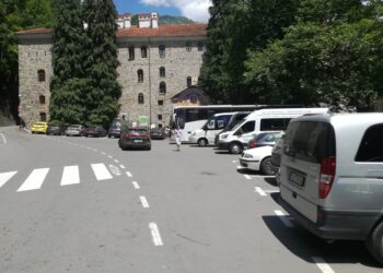 Пускат резервен паркинг за 500 коли над Рилския манастир 