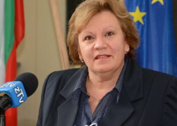 Корнелия Маринова спечели Ловеч за втори мандат