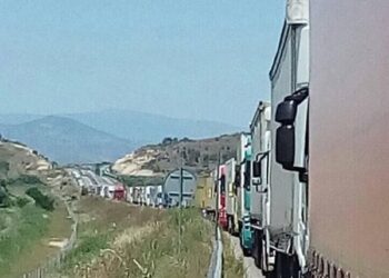 Огромни опашки на Кулата в 30-градусова жега