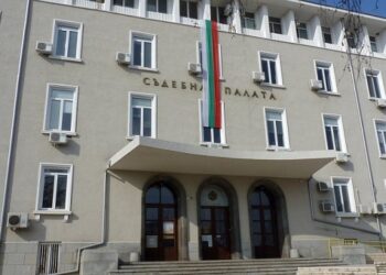 Осъдиха непълнолетна за нарушаване на карантина