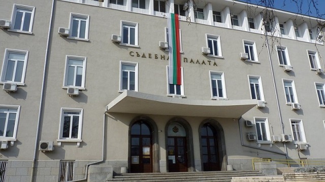 Осъдиха непълнолетна за нарушаване на карантина