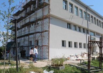 Усилен ремонт тече на читалище “Пробуда” в пернишкия кв. “Бела вода”