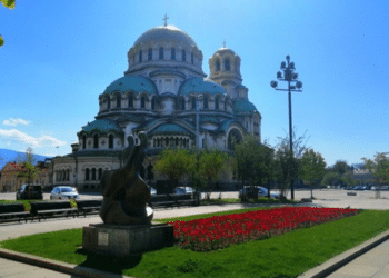 „Льо Фигаро”: Невъзможно е да не се влюбиш в София