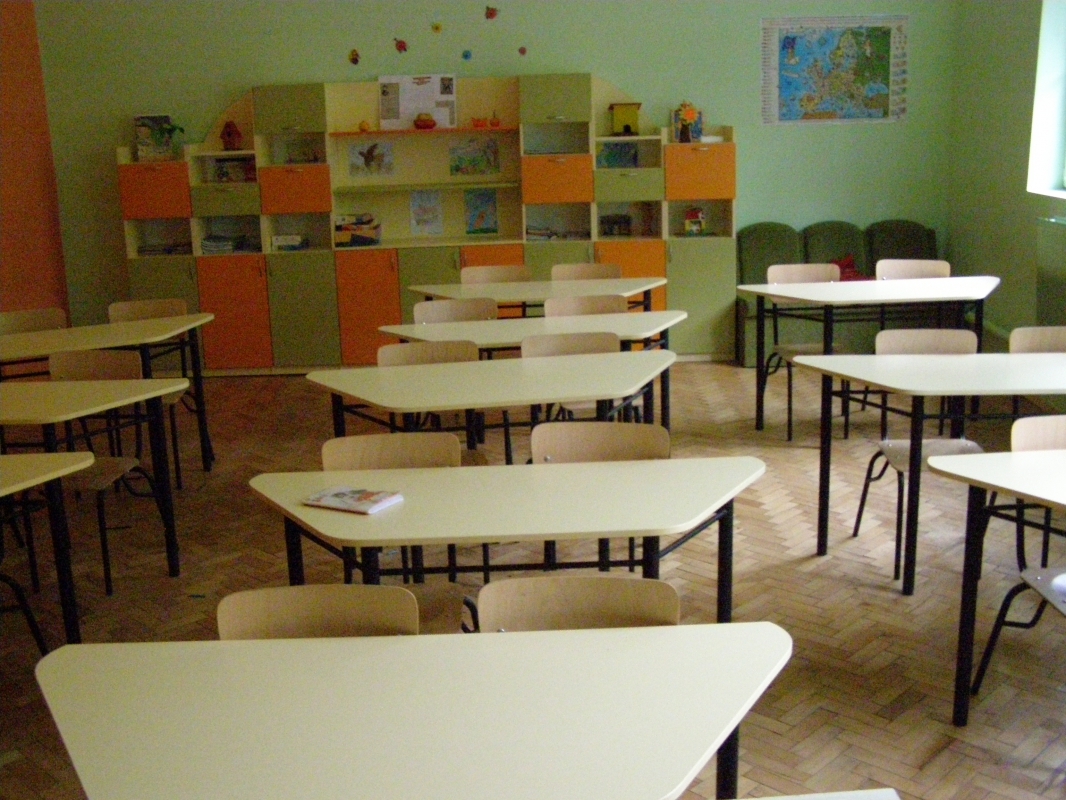 Възобновяват се присъствените учебни занятия