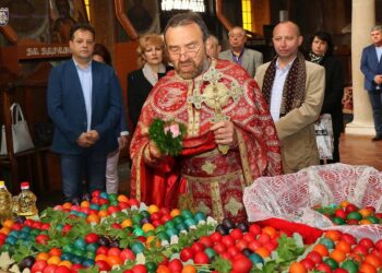 Във В. Търново осветиха 2700 яйца, подаряват ги на Великден