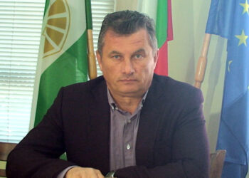 Кмет хвърля светлина на бизнес зона