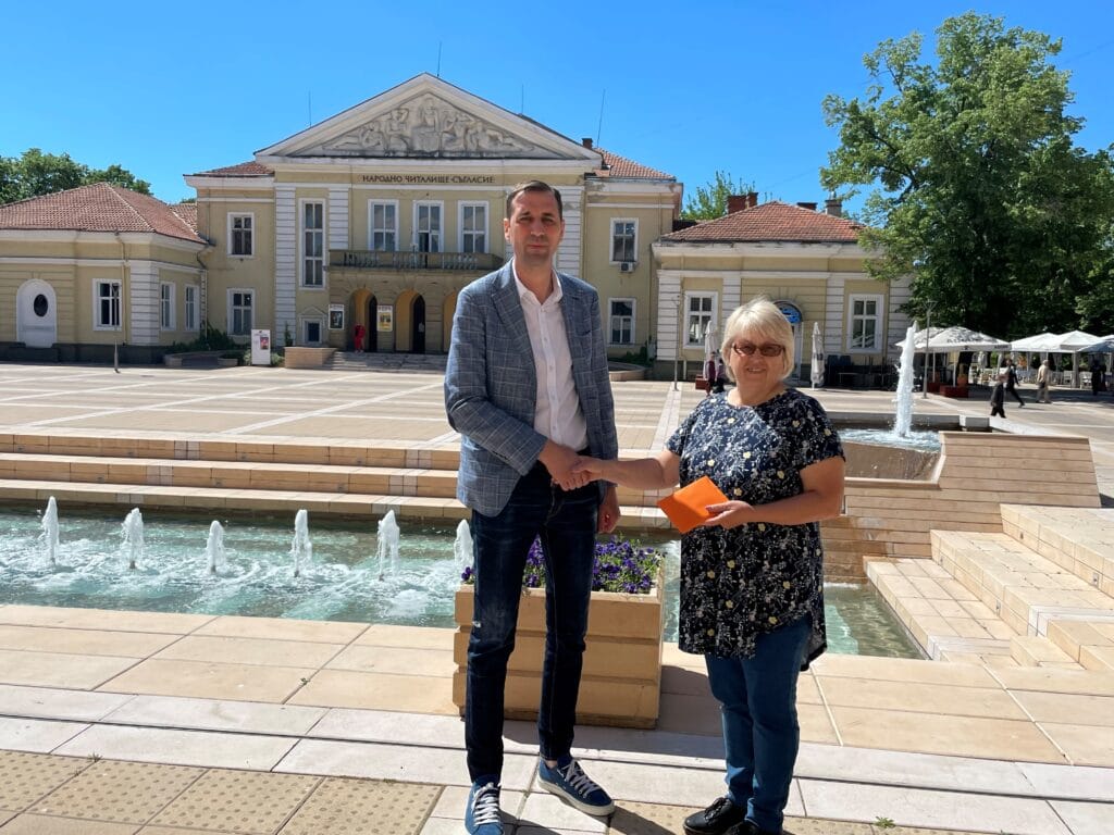 Валентин Ревански продължава да дарява месечната си заплата