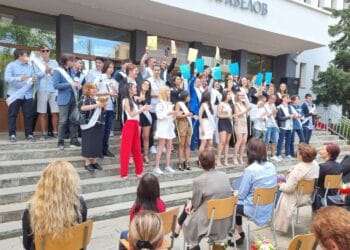 Несебър изпрати своите абитуриенти, те оставиха подарък