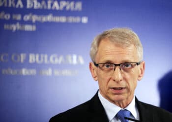 През август става ясно дали учебната година ще започне присъствено