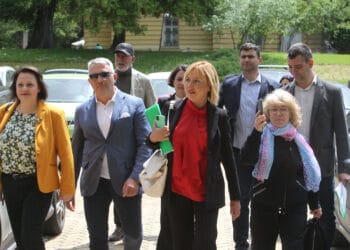 "Изправи се! Мутри вън!" е първата коалиция за изборите