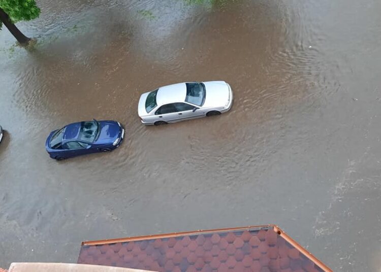 Бул. Христо Ботев потъна под вода.