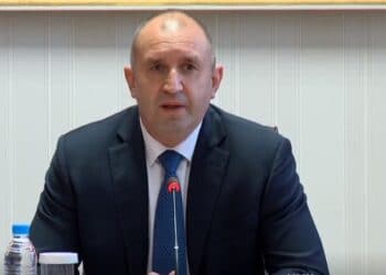 Радев: Борисов абдикира и предаде хилядите си симпатизанти (Обновена)
