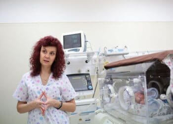 Родители пращат клипове за бебетата си в Неонатология