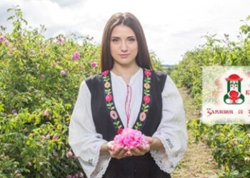 Фотограф преплита красотата на природата, историята и носиите