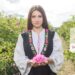 Фотограф преплита красотата на природата, историята и носиите