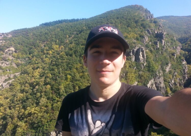 Асеновградчани с благотворителен базар в подкрепа на болен младеж 1 187331609 817220595876484 514765572618382318 n