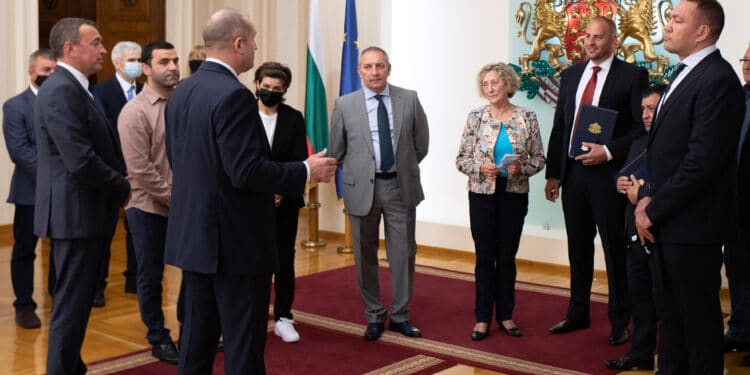 Изявени спортисти получиха Почетния знак на президента