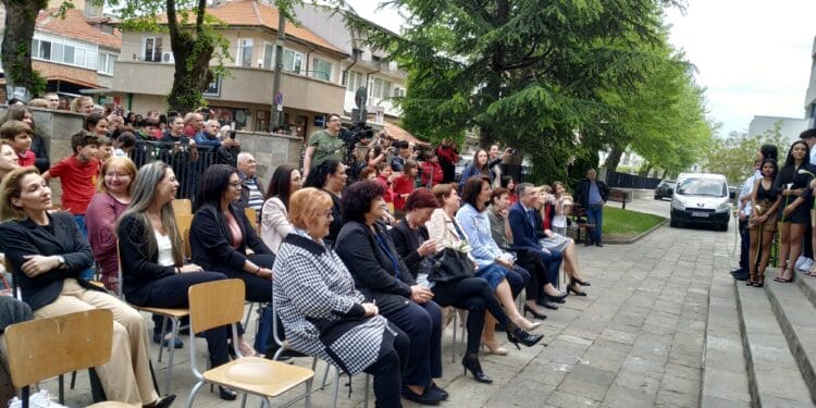 Несебър изпрати своите абитуриенти, те оставиха подарък