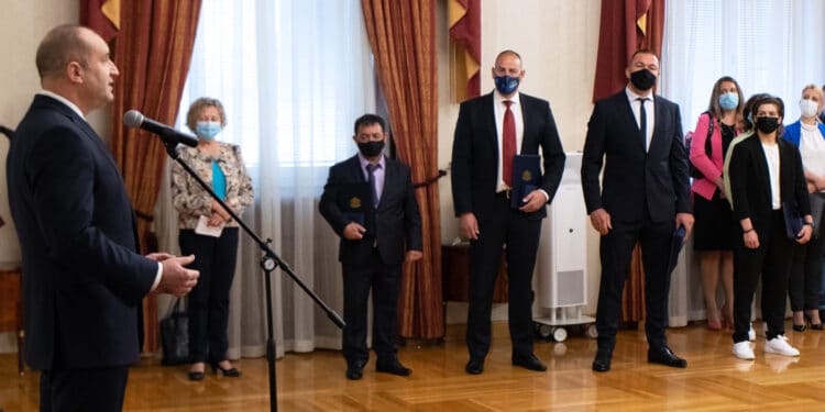 Изявени спортисти получиха Почетния знак на президента